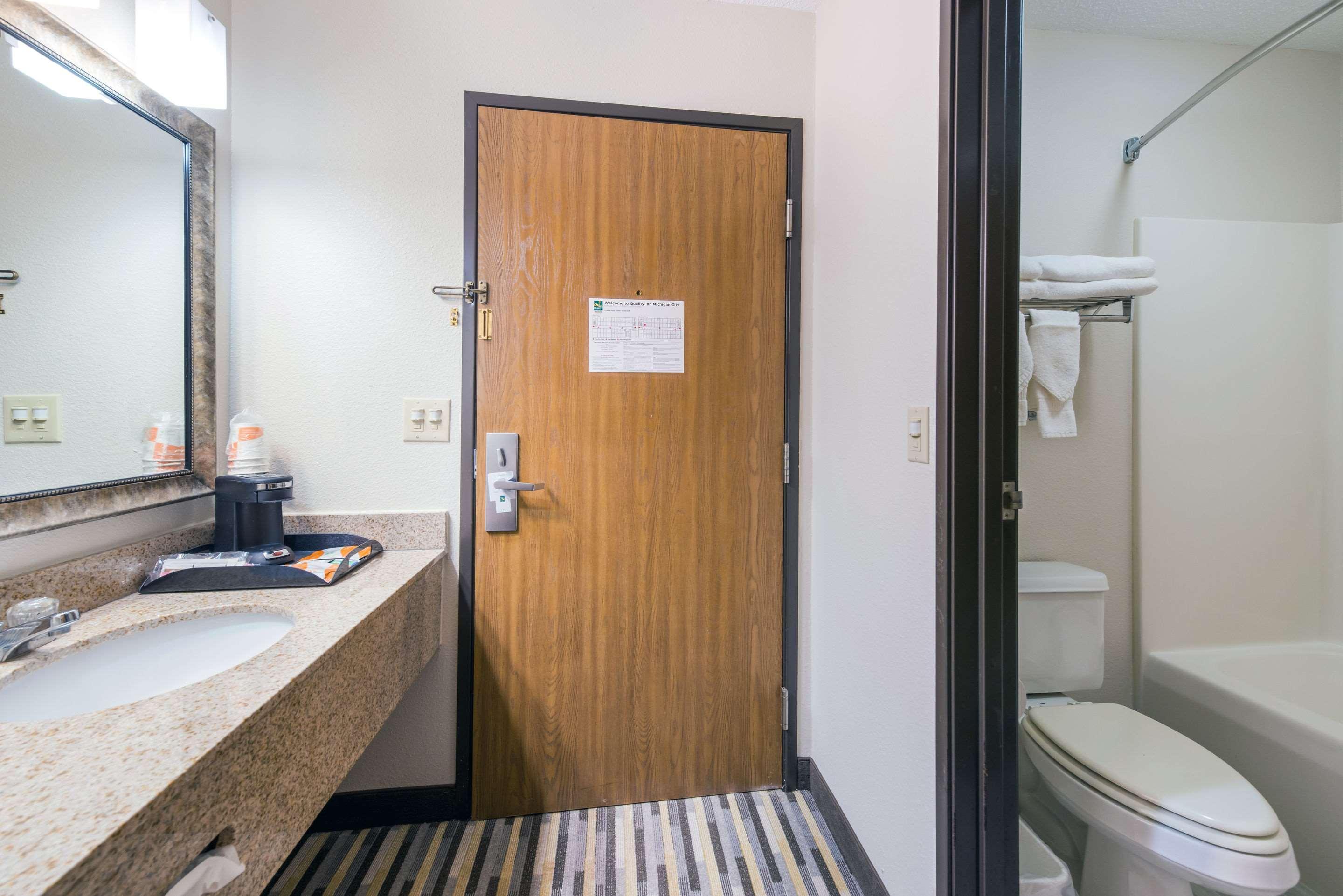 Quality Inn Michigan City South Exterior foto