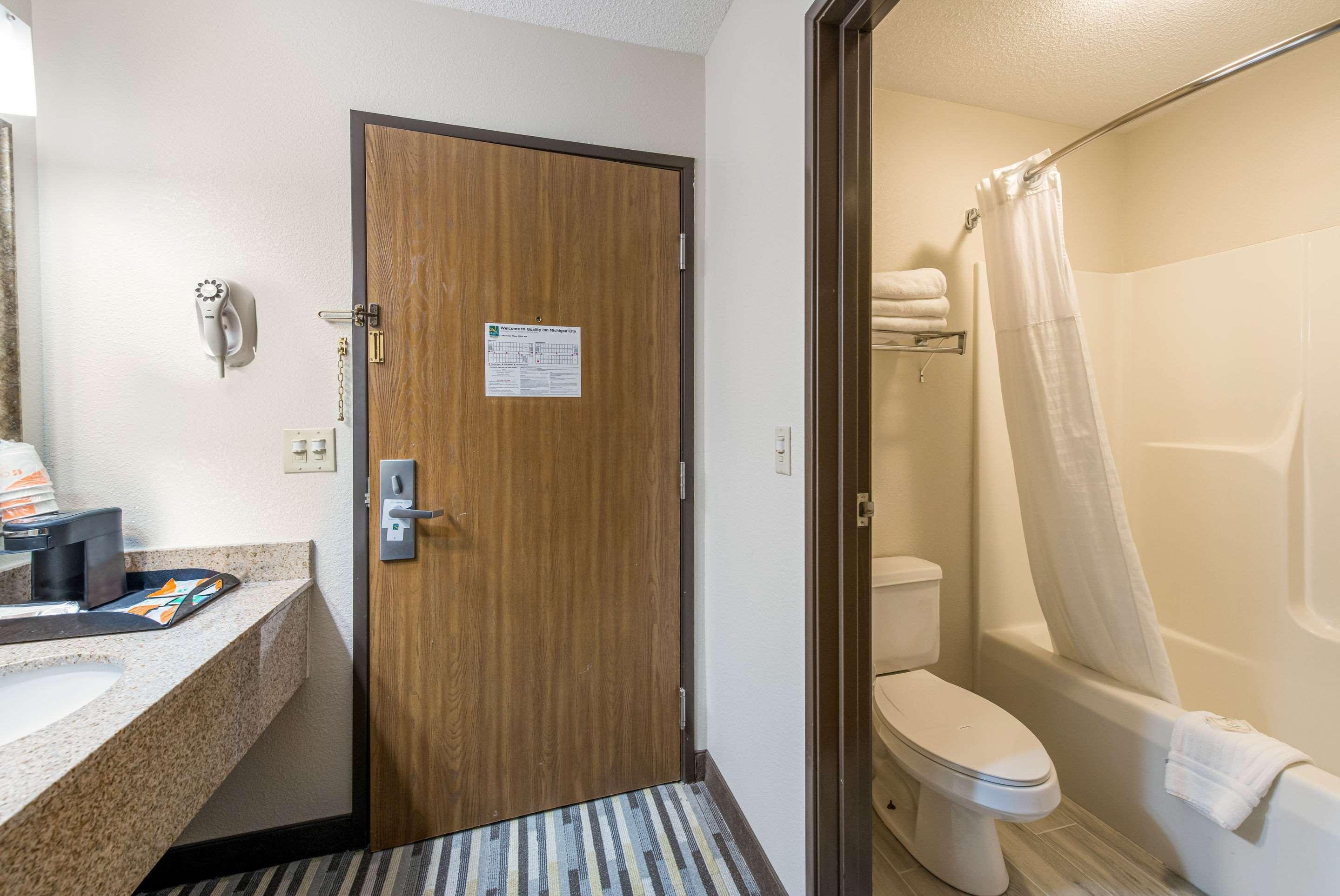 Quality Inn Michigan City South Exterior foto